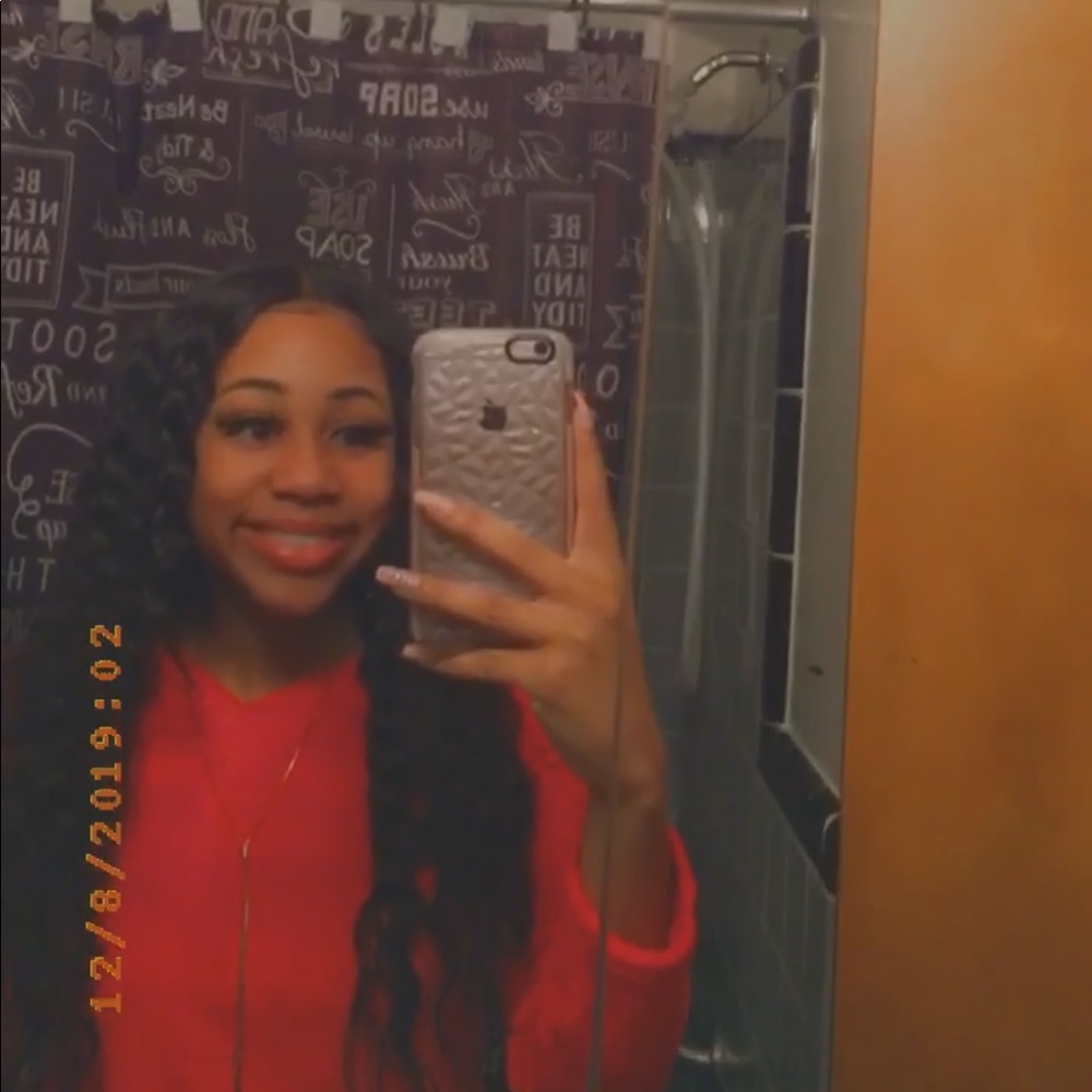 Meet your Posher, Alexis